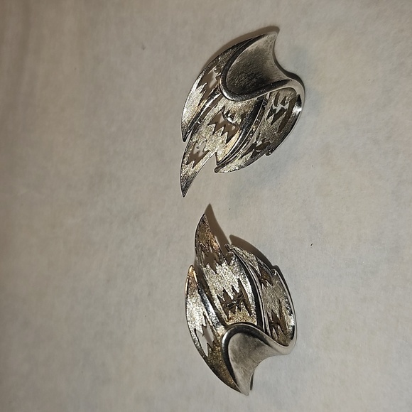 Vintage Trifari Earrings - Picture 1 of 7